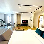Sky-high: 15th Floor Modern In Doamna Ghica Area Apartment