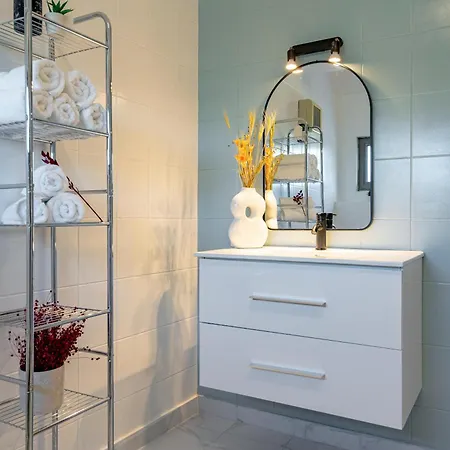 Apartment Sky-high: 15th Floor Modern In Doamna Ghica Area